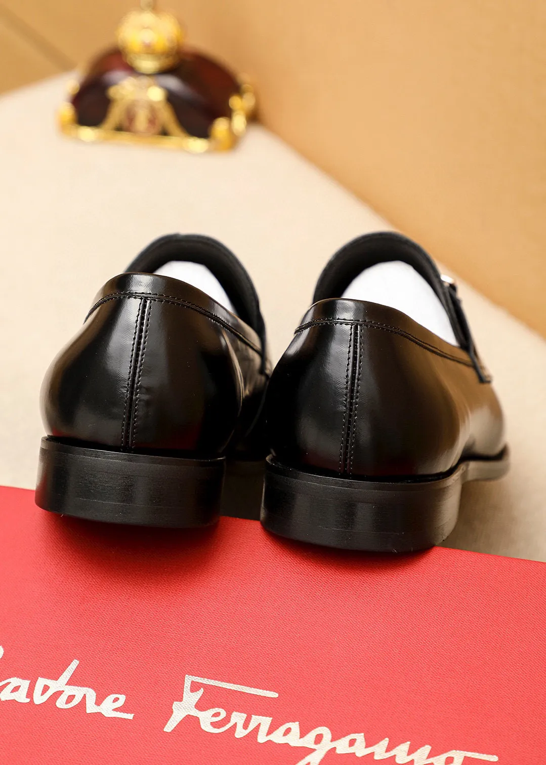 Men's shoes💰460💰 Product trademark: Ferragamo "Ferragamo" casual leather shoes Regular size: 38-44 (45🉑️customized) Product materials: Selected imported first-layer open-edge beaded cowhide leather upper + luxury hardware buckle, imported water-dyed cowhide leather lining. Strong three-dimensional visual effect, original outsole color: 1⃣️color optional